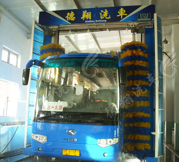 大巴洗車機(jī)