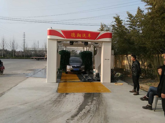 隧道式洗車(chē)機(jī)8